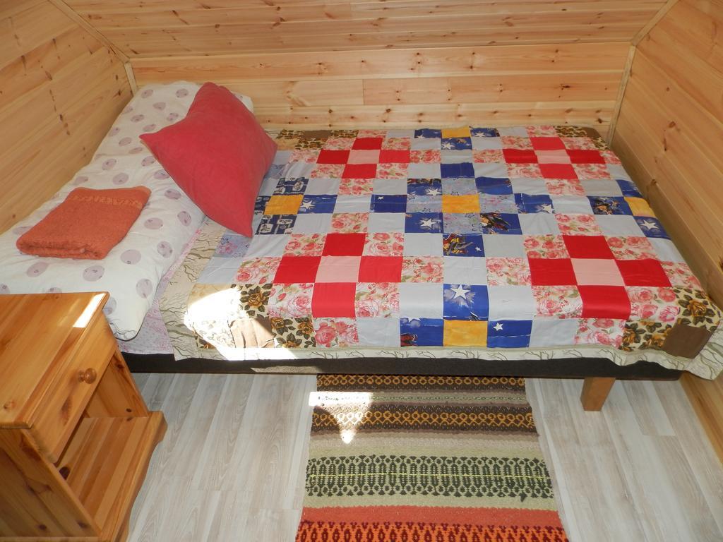 Ala-Laugu Holiday Home Leisi Buitenkant foto