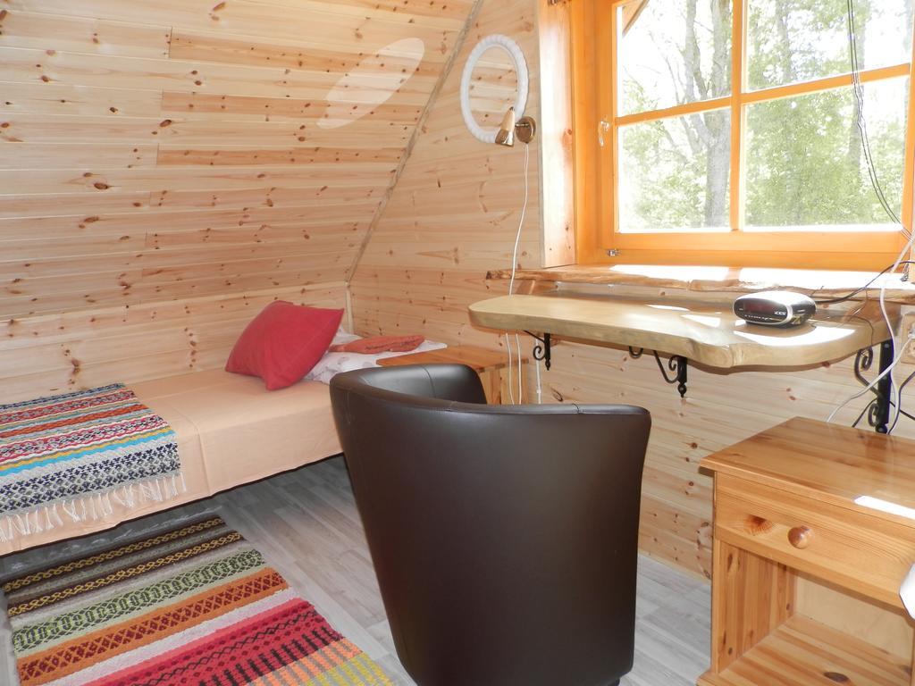 Ala-Laugu Holiday Home Leisi Buitenkant foto