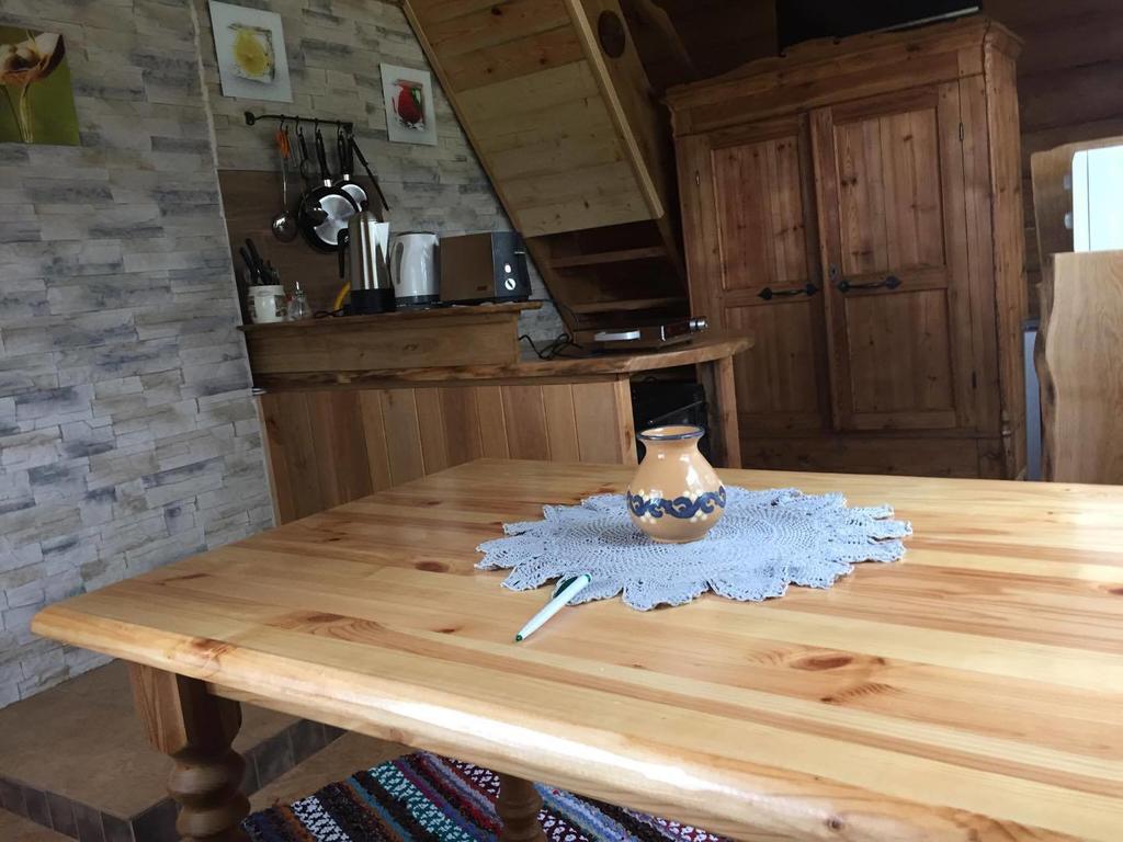 Ala-Laugu Holiday Home Leisi Buitenkant foto