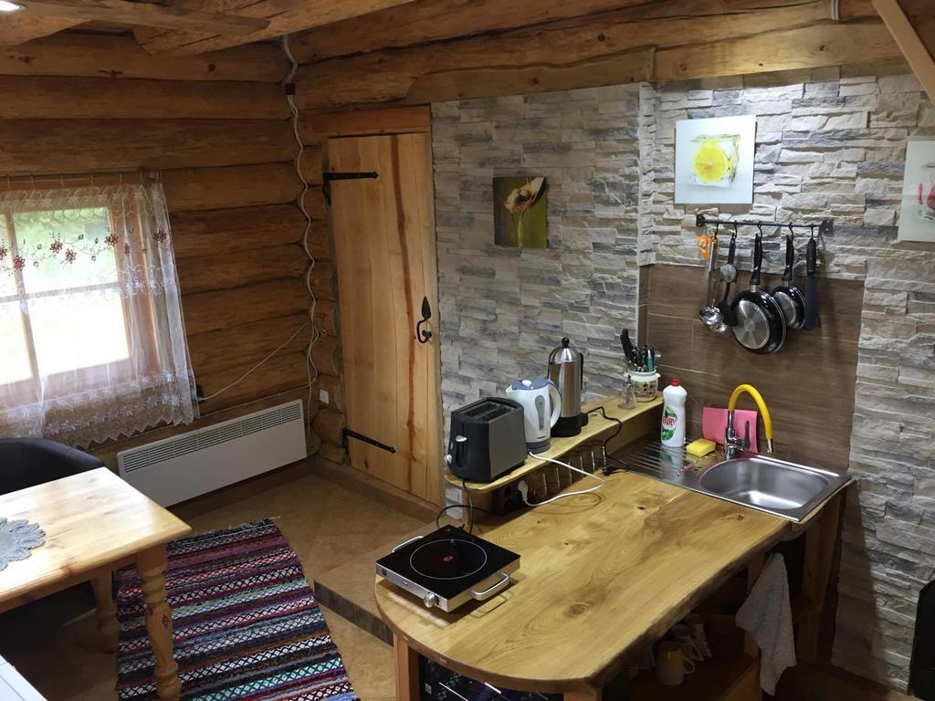 Ala-Laugu Holiday Home Leisi Buitenkant foto